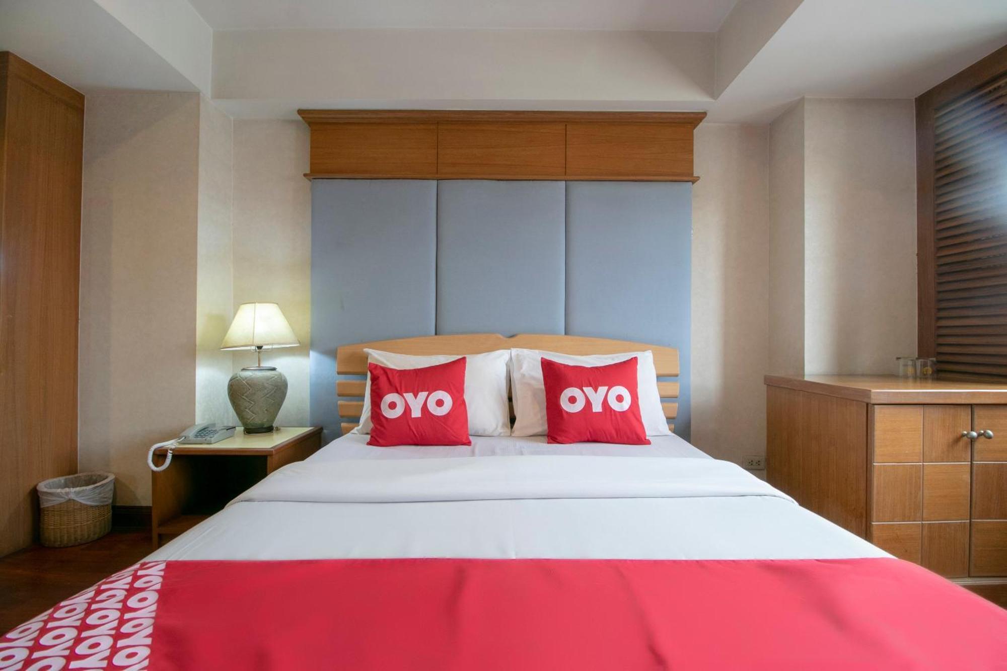 Oyo 75385 호텔 윈 롱 - 직원 백신 접종 방콕 외부 사진